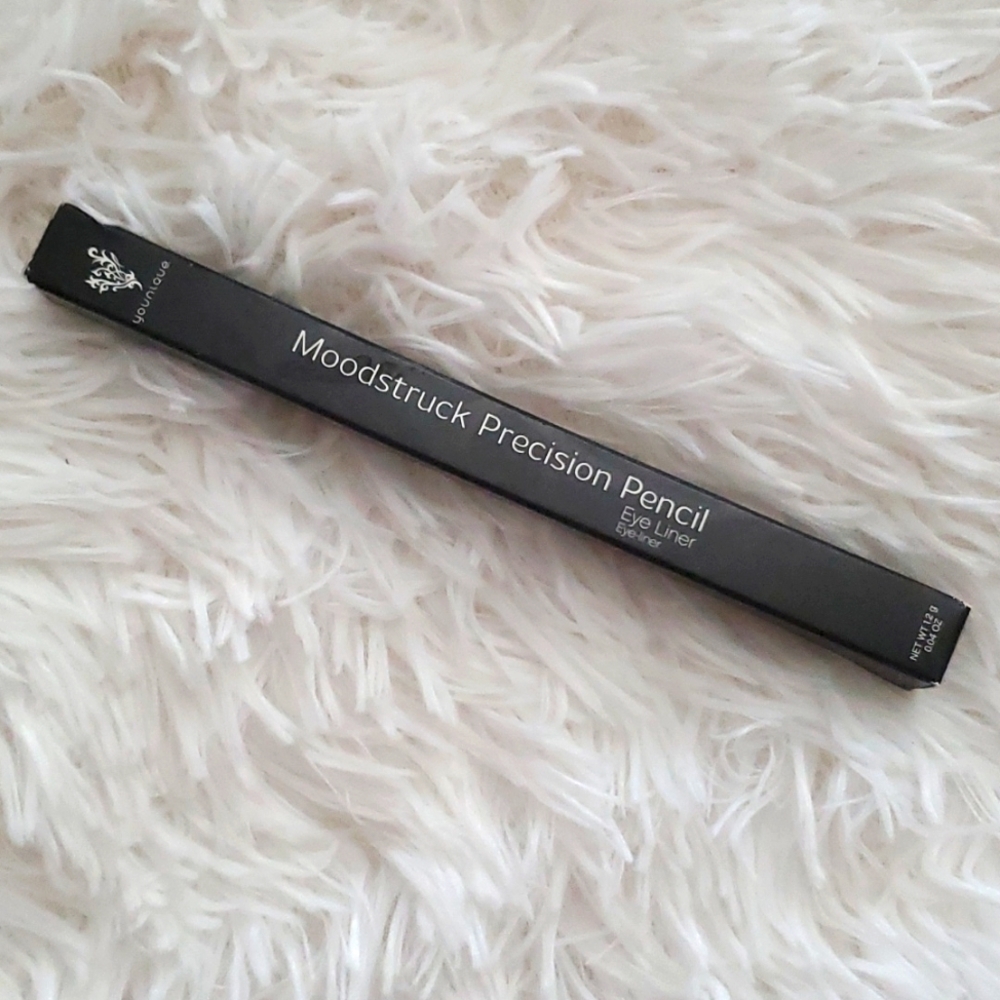 YOUNIQUE | PASSIONATE - Picture 2 of 4